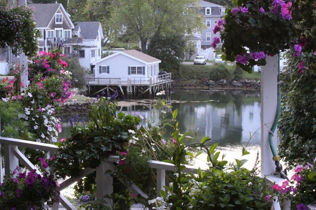 Harbour Towne Inn On The Waterfront Boothbay Harbor Exterior photo